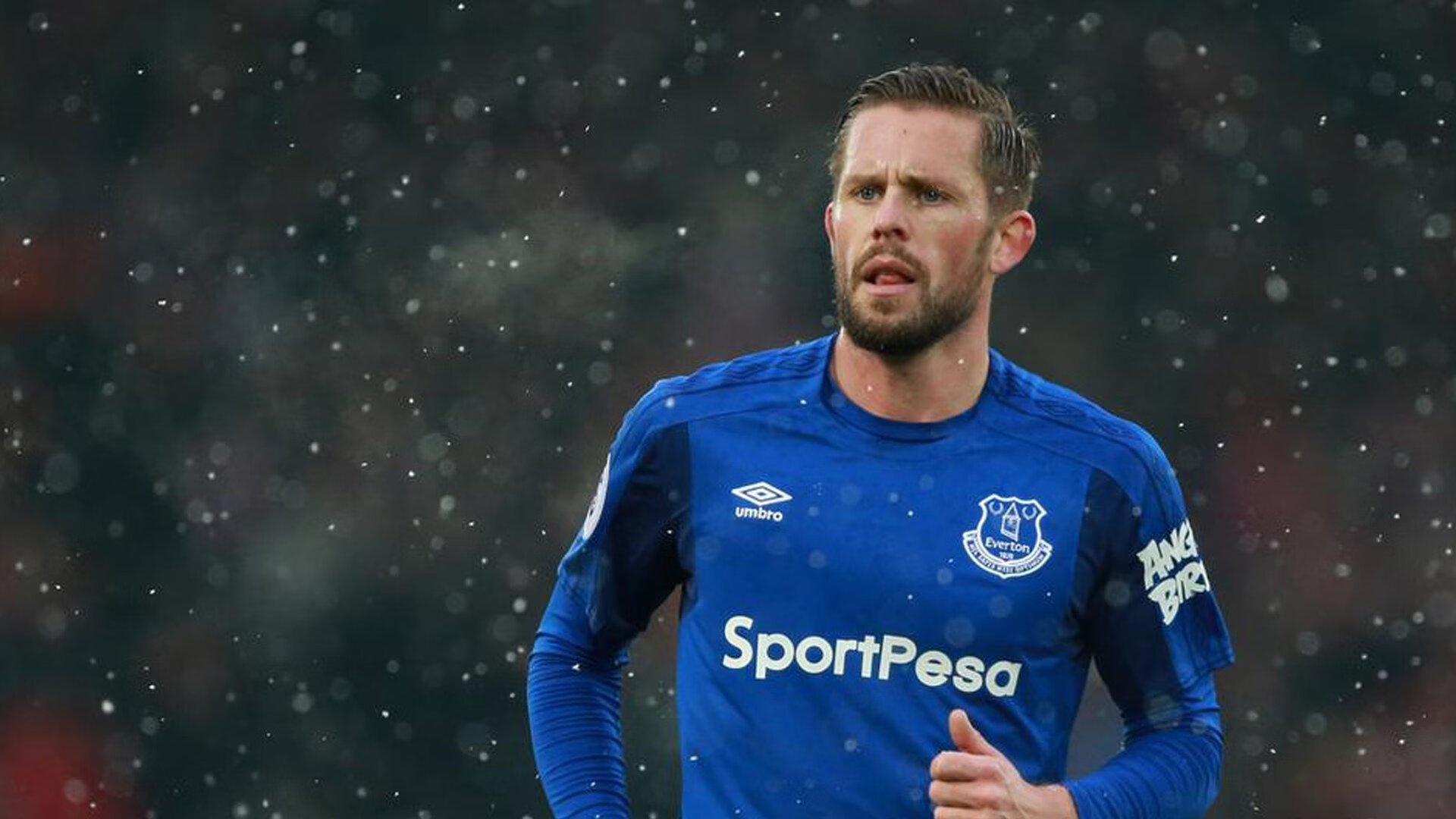 在季后赛关键战中，库里连续三场“疯狂三分”，帮助勇士一路高歌！